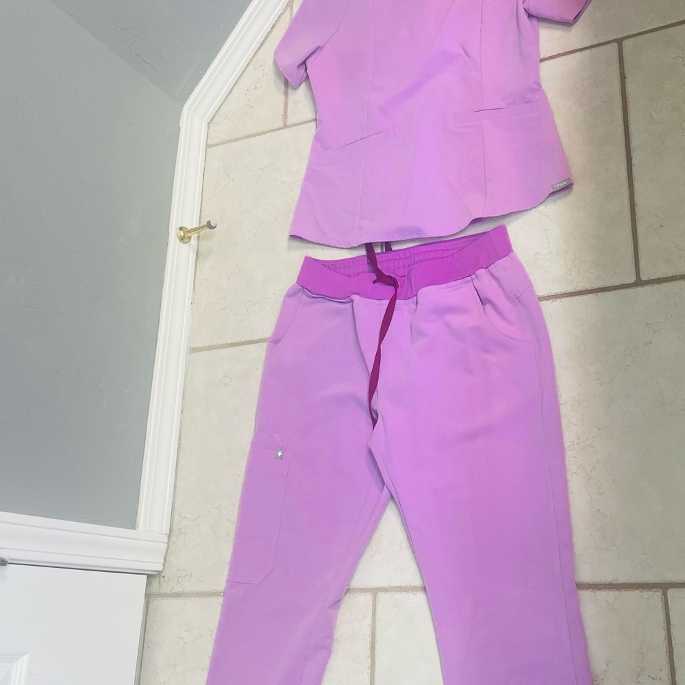 Fig scrub top and bottom